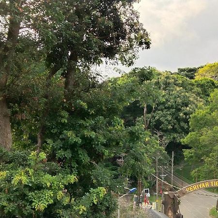 טקאדי Floral Homestay מראה חיצוני תמונה